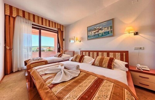 Trogir Hotel | Hotel Trogirski Dvori