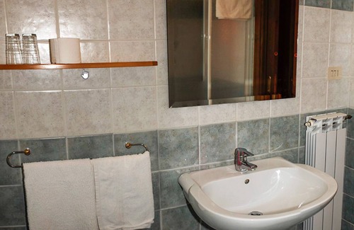 Castel di Tora Hotel | Hotel Turano