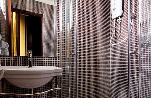 Kampung Haji Abdullah Hukum Hotel | Hotel Valenza