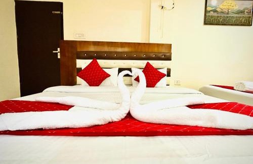 Kasol Casa | Hotel Vansh-A hotel with private Lawn and Parking