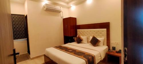 Varanasi Hotel | Hotel Varuna Grand