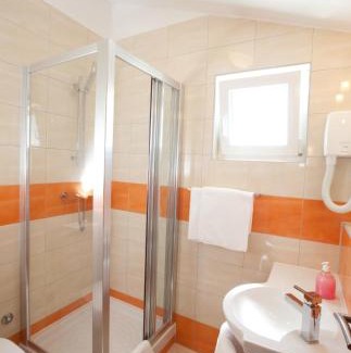 Rtina Hotel | Hotel Vila 4m