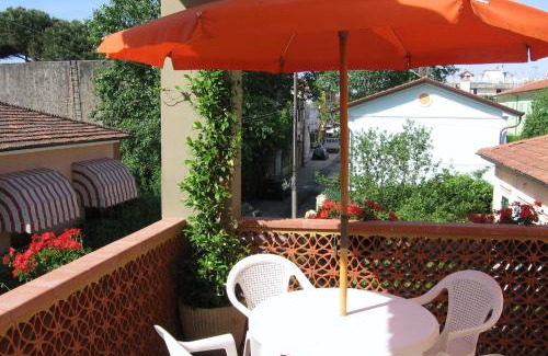 Marina di Pietrasanta Hotel | Hotel Villa Barsanti