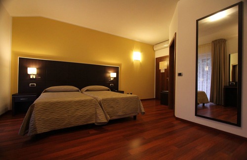 Torbole sul Garda Hotel | Hotel Villa Rosa