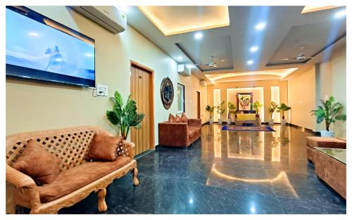 Kharsia Casa | Hotel Vrindavan NP - nearby Prem Mandir & ISCKON Temple! Fully Air-Conditioned Premium Family Rooms with All the facilities