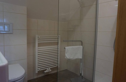 Zwischenwasser Cama Y Desayuno | Hotel Waldrast B&B