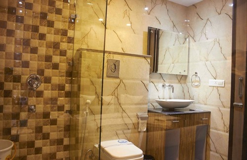Pashim Vihar Hotel | Hotel Waterfall