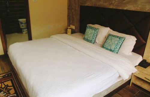 Banikhet Hotel | Hotel White Cloud