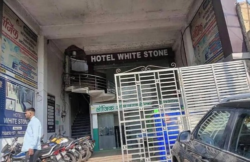 Gonda Apartamento | Hotel White Stone Luxury Room with AC 3