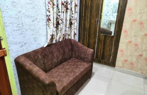 Gonda Apartamento | Hotel White Stone Luxury Room with AC 3