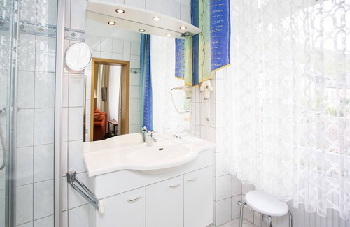 Zeltingen-Rachtig Hotel | Hotel Winzerverein