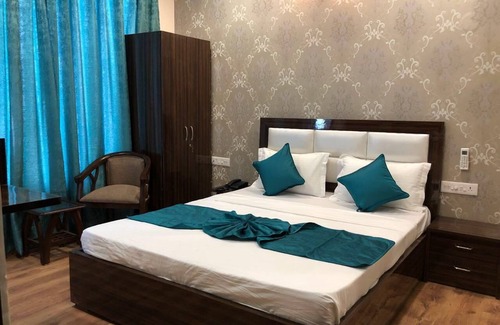 Zirakpur Hotel | Hotel Wisteria