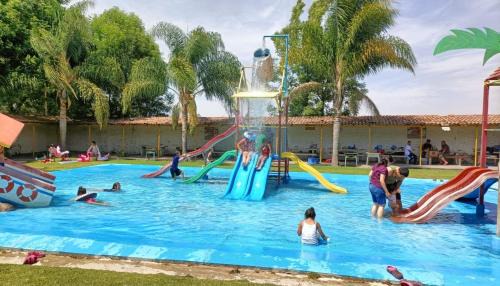 Tangancícuaro de Arista Hotel | Hotel y Cabañas Manolo