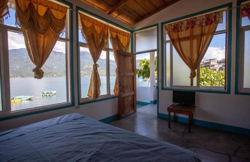 San Pedro La Laguna Hotel | Hotel y Rest las Cristalinas
