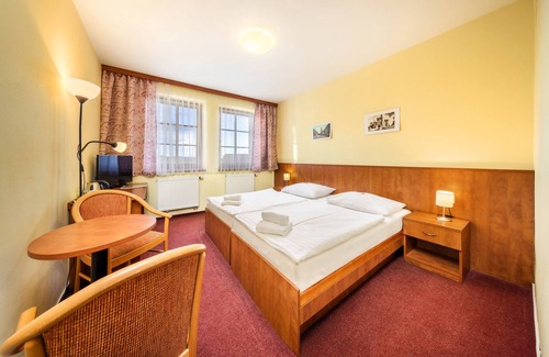 Hluboka nad Vltavou Hotel | Hotel Záviš z Falkenštejna