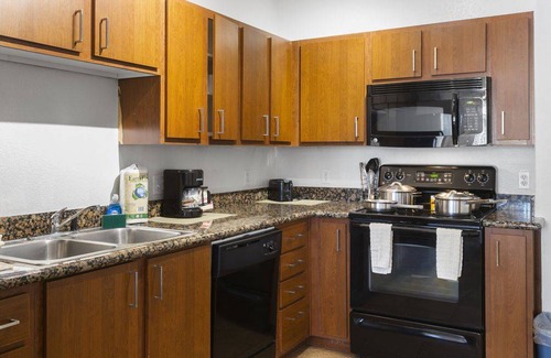 Glendale Sports and Entertainment District Hotel | Hotel ∙ Zone Westgate Ideal 2BR Condo w Gym & Pool for Family Vacations