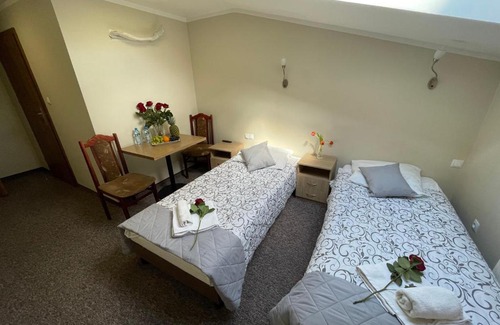 Raszyn Cama Y Desayuno | Hotelik Gold