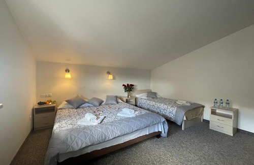 Raszyn Cama Y Desayuno | Hotelik Gold