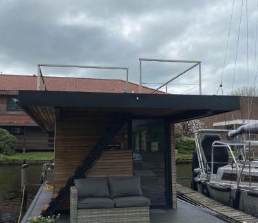 Sumar Alquiler De Eote | Hotelkamer op water Houseboat Wetterhûske Friesland