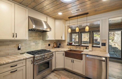 Weaverville Cabina | Hottub/Arcade/Historic Cabin/Mins to AVL & WVL