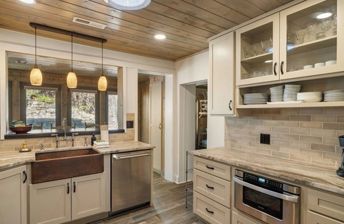 Weaverville Cabina | Hottub/Arcade/Historic Cabin/Mins to AVL & WVL