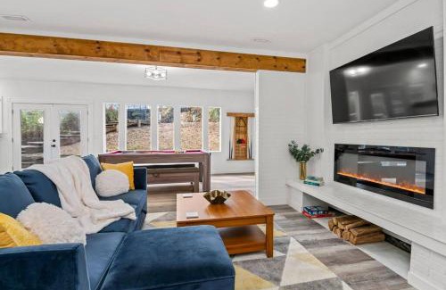 Hendersonville Casa | HotTub, FirePit, Pets, Pool Table, Outdoor Dining