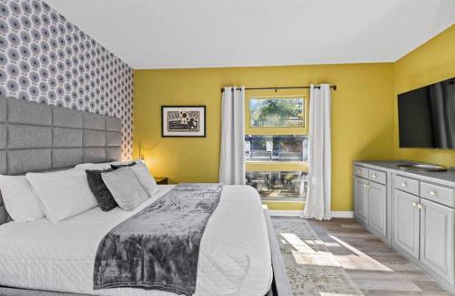 Hendersonville Casa | HotTub, FirePit, Pets, Pool Table, Outdoor Dining
