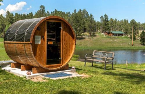 Custer Casa | Hottub Hideaway BHBungalows #6