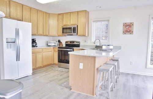 Keezletown Casa | HotTub,Location!YearRound:Ski Entr, Fmily Ctr. On Mountain Renovated 5BR 3.5BAEV