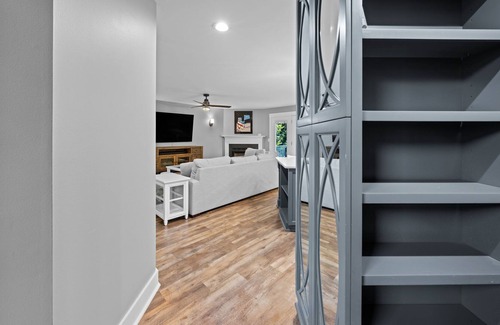 Ogden Casa | HotTub Time Machine- 4 Bdrm w/ hot tub near Mayfair shopping&Wrightsville Beach