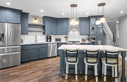 Ogden Casa | HotTub Time Machine- 4 Bdrm w/ hot tub near Mayfair shopping&Wrightsville Beach