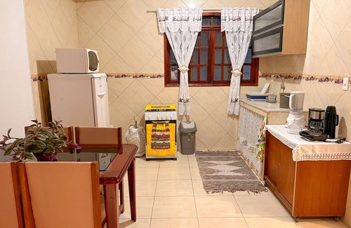 Mambucaba Apartamento | House in Prainha de Mambucaba. One block from the sea.