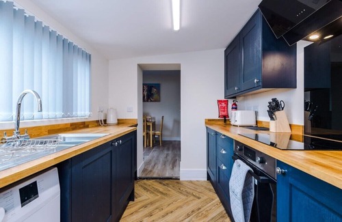 Bromley Cross Casa | Hough House - 4 bedrooms & spacious
