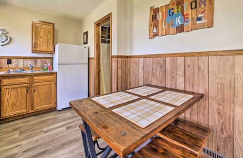 Houghton Lake Cabina | Houghton Lake Cabin w/ Private Resort Beach!