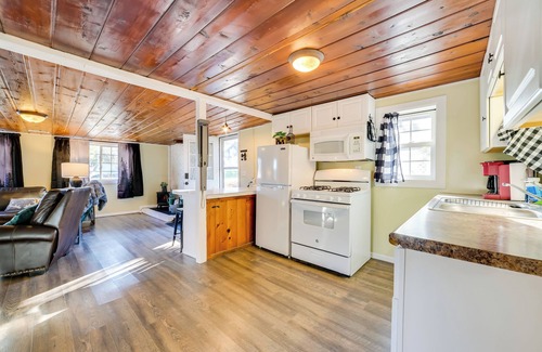 Houghton Lake Cabaña | Houghton Lake Cottage - Central Location!