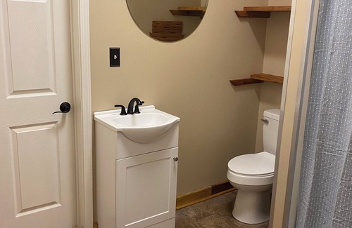 Houma Cabina | HOUMA 45 MILES FROM NOLA INTERNATIONAL AIRPORT, FISHING, HISTORIC DOWNTOWN HOUMA