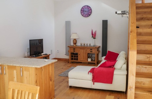 Heligan Cabaña | HOUNDBEARE BARN, pet friendly in Teign Valley, Edge Of Dartmoor