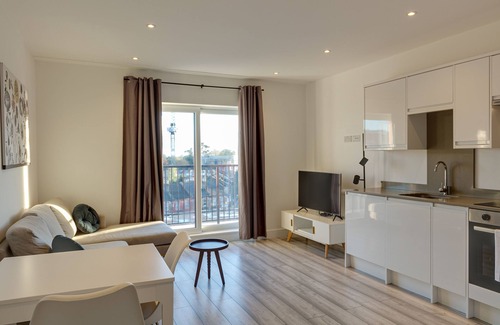 Hounslow Central Apartamento | Hounslow Apartments by Charles Hope