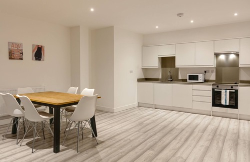 Hounslow Central Apartamento | Hounslow Apartments by Charles Hope