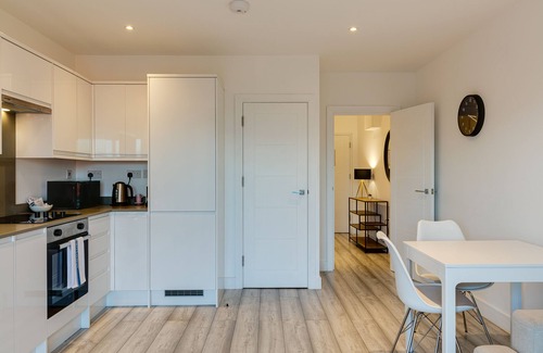 Hounslow Central Apartamento | Hounslow Apartments by Charles Hope