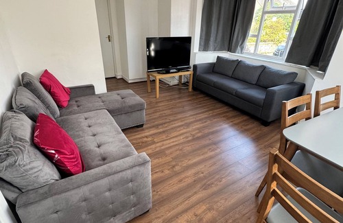 Heston Central Casa | Hounslow west best location London