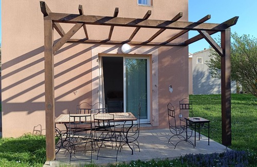 Saint-Saturnin-les-Avignon Casa | House in vacation residence 5 min from avignon