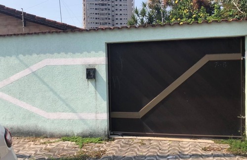 Real Casa | HOUSE 2 BLOCKS FROM THE SEA