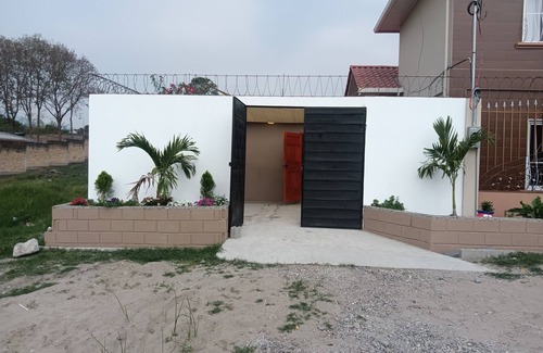 Siguatepeque Casa | House 2 story 3 planter's at front beige& Brown color