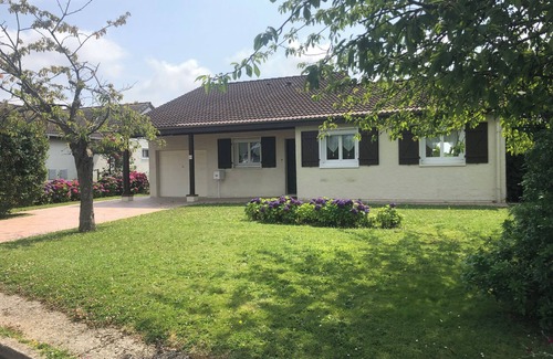 Belbeuf Casa | House 3 bedrooms Garden south view Fields Carrefour School Swimming pool Bus Rouen on foot