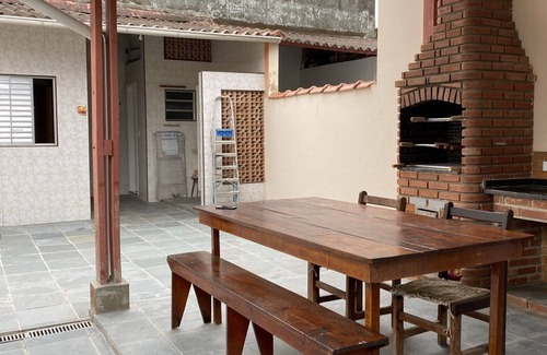 Real Casa | House 4 Suites, Large Space for Barbecue for 16 people.