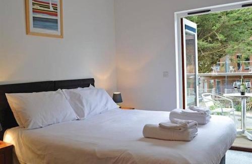 Porthtowan Casa | House 6 Goldcroft - Walk to Beach & Village, Pet-friendly & hottub