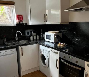 Porthtowan Casa | House 6 Goldcroft - Walk to Beach & Village, Pet-friendly & hottub