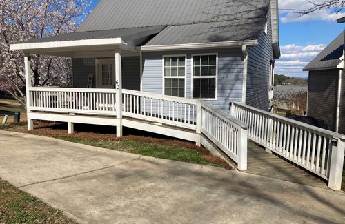 Leesburg Casa | House# 60 Point of View (pet friendly)