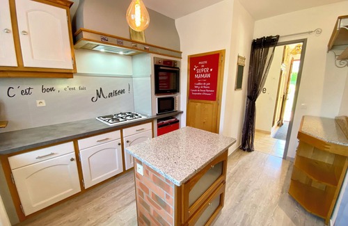 Lavilledieu Casa | House 6p, 3ch, private pool, jacuzzi, large garden with petanque game